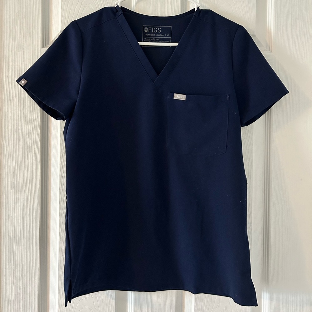 Figs Navy Catarina One Pocket Top